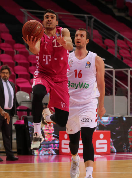 现出惊人的 现出惊人的