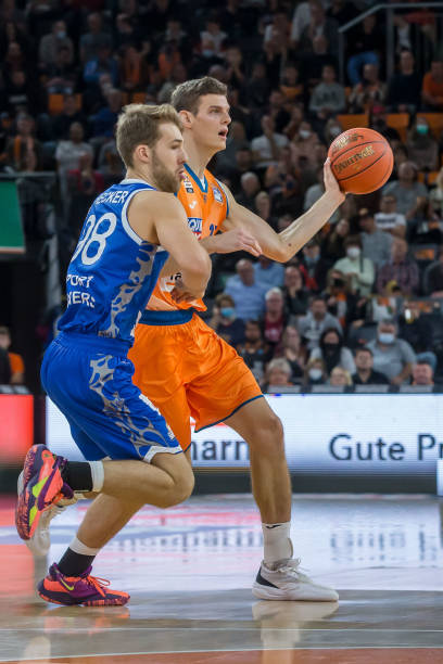 他不仅在防 他不仅在防