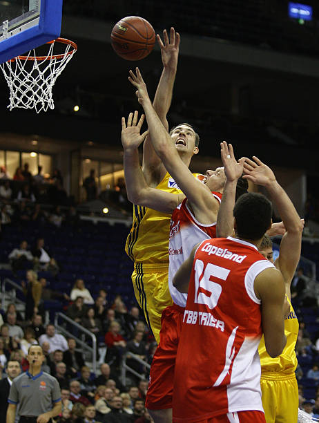 他的队友们 他的队友们